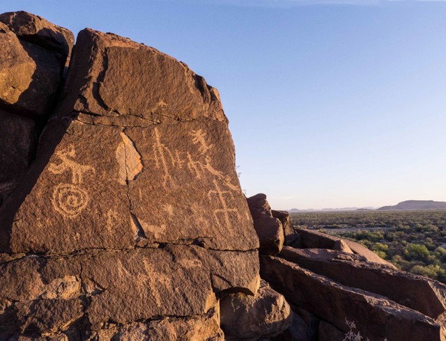 Petroglyph panel below solstice marker. Click to enlarge.