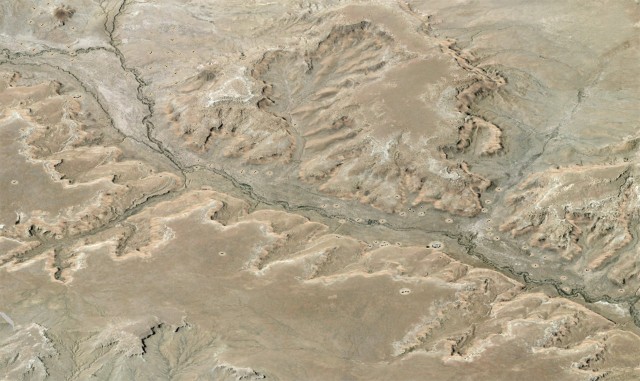 First draft of the virtual model of Chaco Canyon.  Small House and Great House sites are highlighted. Click to enlarge.