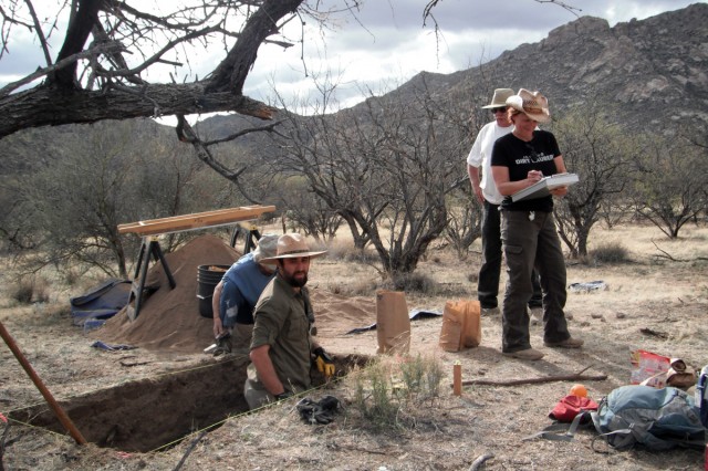 Checking the last level prior to closing the unit because it became sterile (there was no more cultural material in it). Photo by Steve Cox.