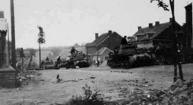 Panzer I in Poland, 1939. Image courtesy of <a href="http://www.worldwarphotos.info/gallery/germany/tanks-2-3/panzer-i/panzer-i-poland-1939/">www.worldwarphotos.info</a>. Click to enlarge.