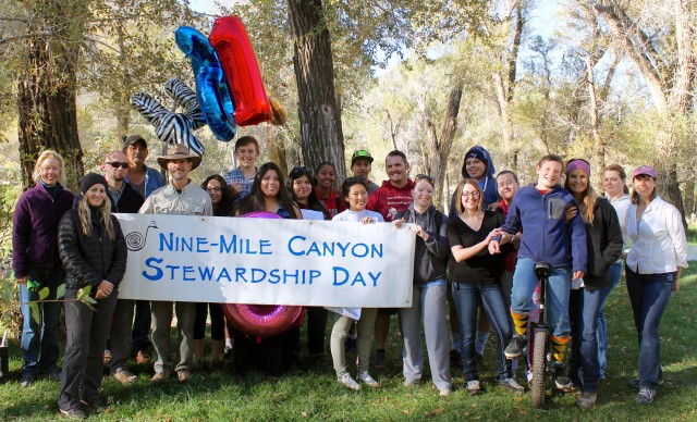 Project Discovery staff, students, teachers, and volunteers behind Stewardship Day. Image: Jamie Clark Stott