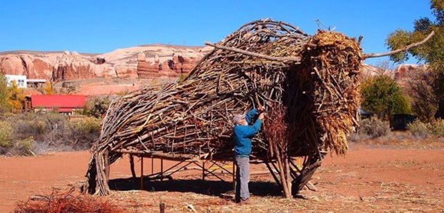 Joe Pachak puts the finishing touches on the Winter 2014–2015 bison. Image: Bluff Arts Festival