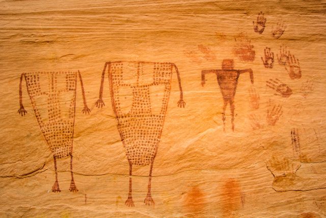 Pictographs in the San Juan Anthropomorphic Style of the Basketmaker Tradition. Image: Jonathan Bailey
