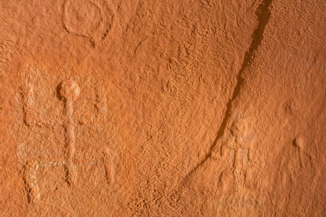 Petroglyphs in the Kayenta Representational Style of the Plateau Pueblo Tradition. Image: Jonathan Bailey