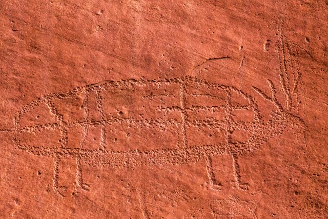Petroglyph in the Glen Canyon Linear Style. Image: Jonathan Bailey