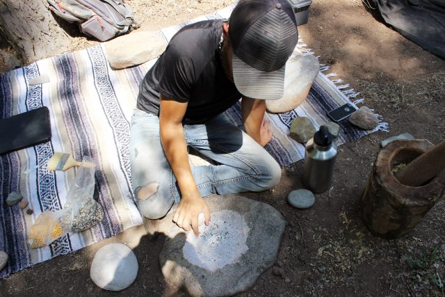 Using a mano and metate