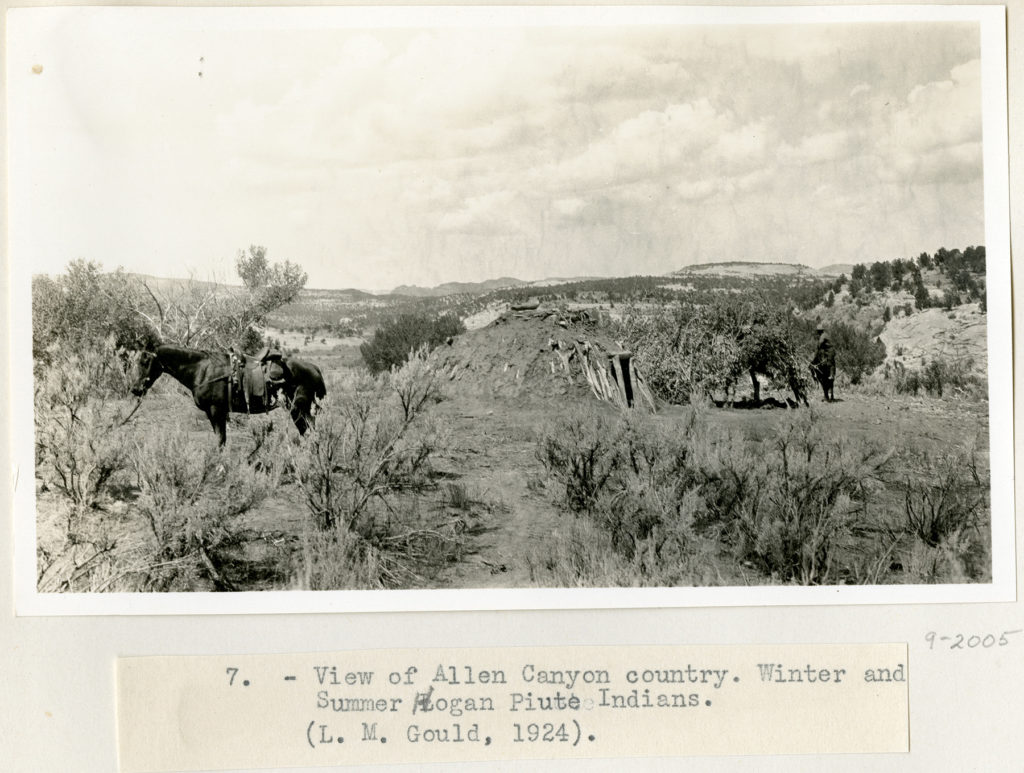 Navajo-style hogan in the Elk Ridge area, 1924. Image: Special Collections, J. Willard Marriott Library, the University of Utah, Herbert E. Gregory Collection, P0013N09, NO. 9-2005