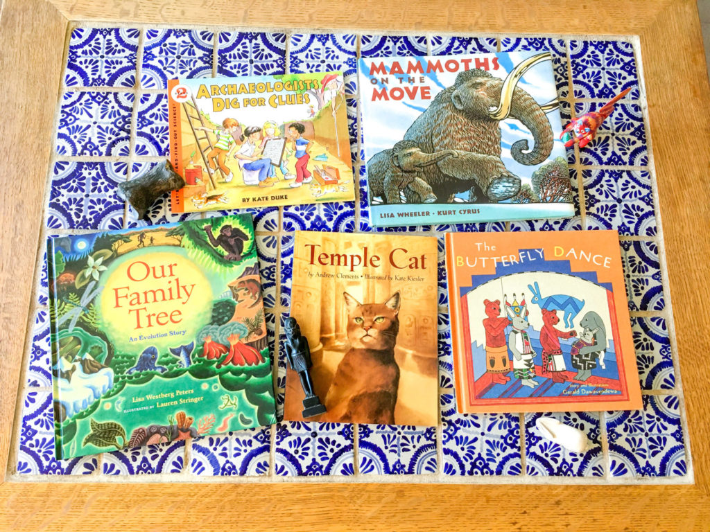 Short, simple archaeology- and history-oriented books for the youngest listeners.